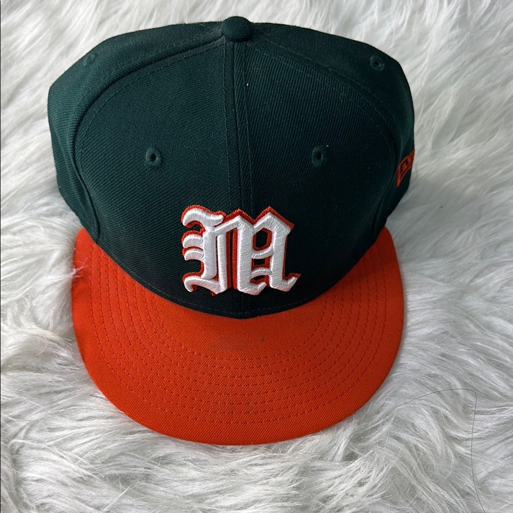 Miami Hurricanes fitted size 7 3/8. Slightly used. New era.